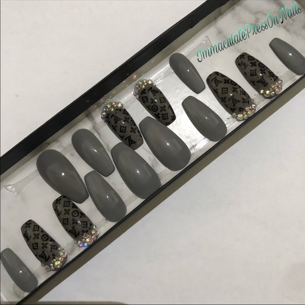 Authentic custom press on nails